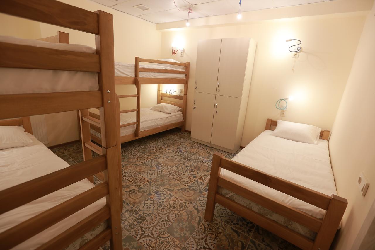 Midtown Hotel & Hostel Тбилиси Екстериор снимка