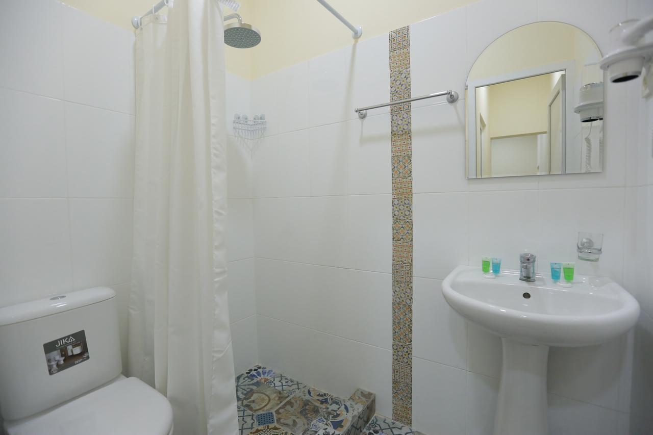 Midtown Hotel & Hostel Тбилиси Екстериор снимка