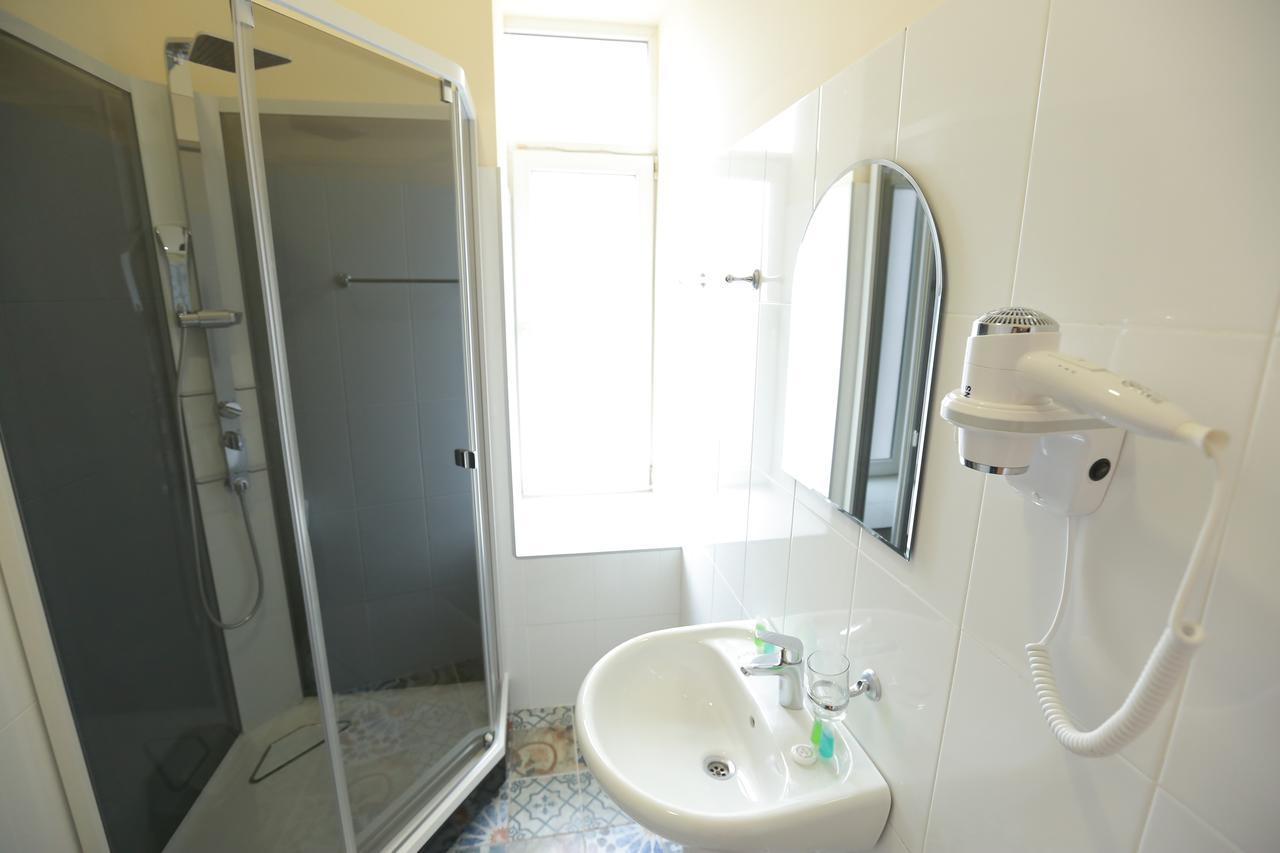 Midtown Hotel & Hostel Тбилиси Екстериор снимка