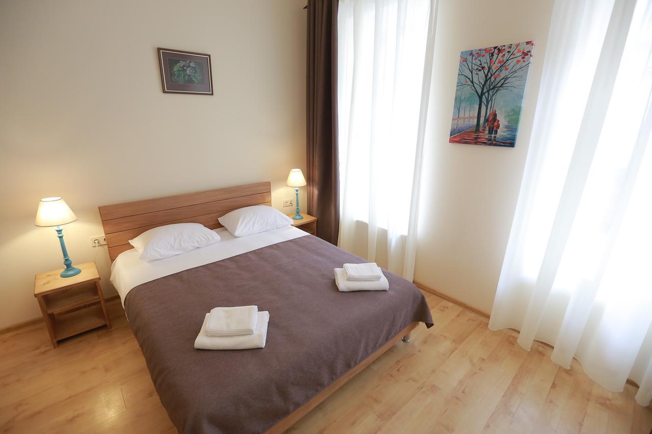 Midtown Hotel & Hostel Тбилиси Екстериор снимка