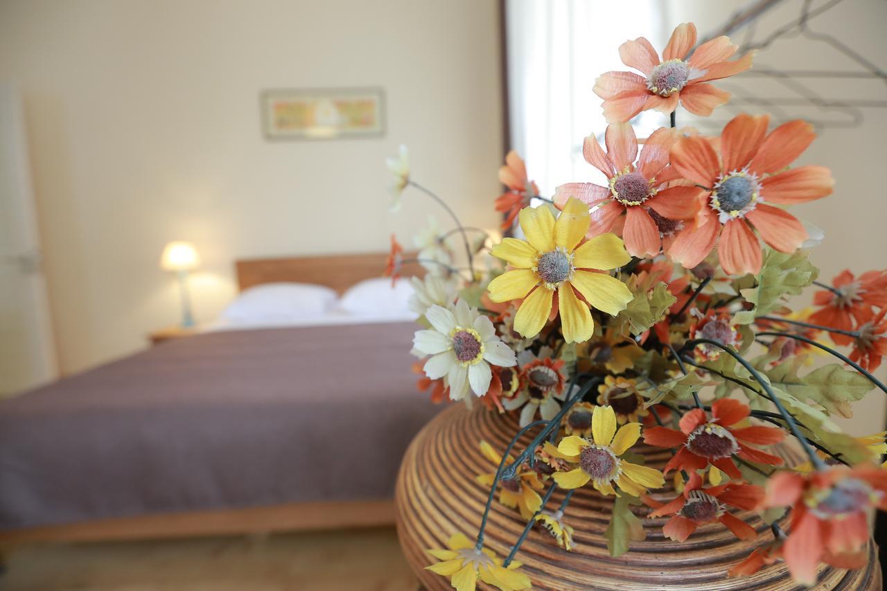 Midtown Hotel & Hostel Тбилиси Екстериор снимка