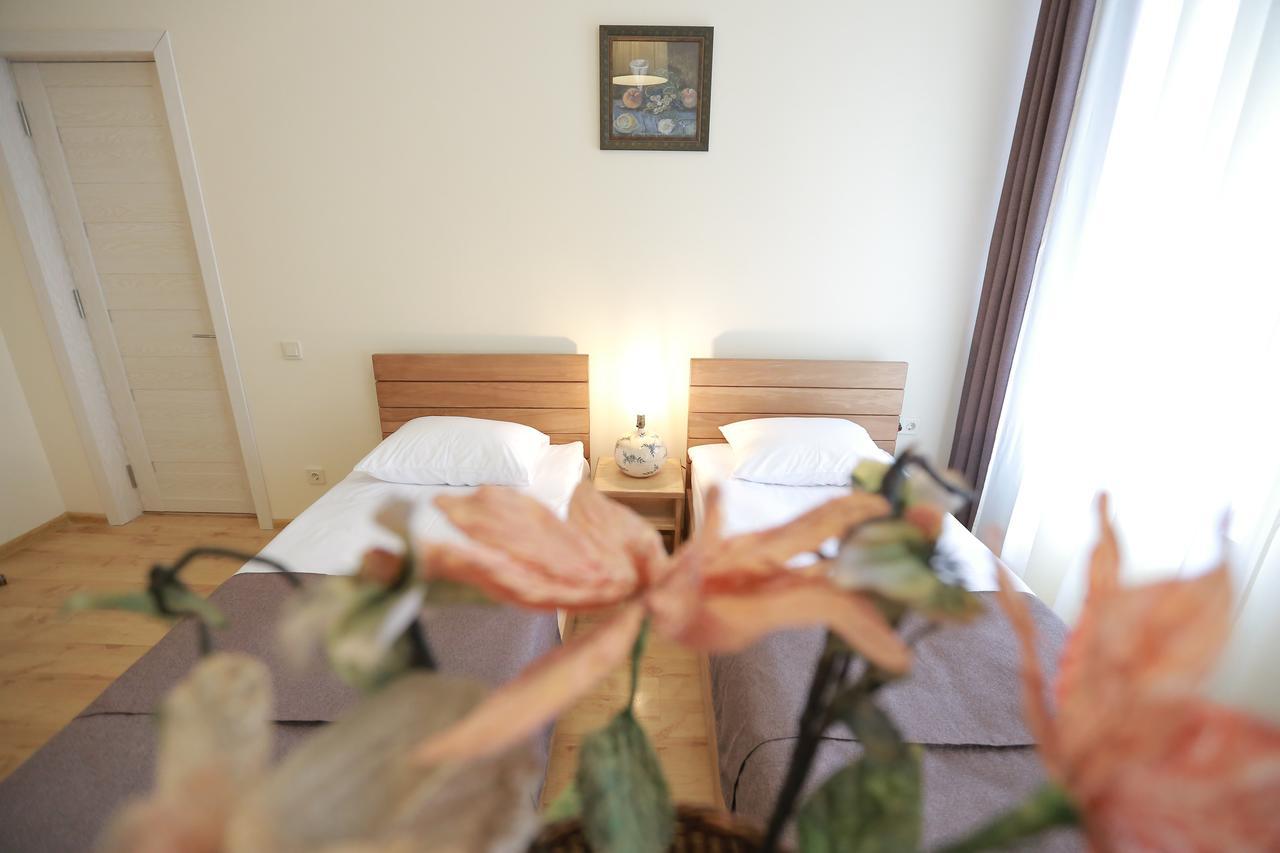 Midtown Hotel & Hostel Тбилиси Екстериор снимка
