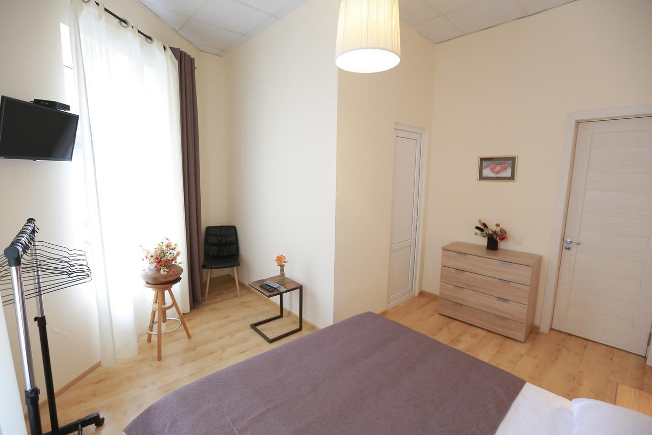Midtown Hotel & Hostel Тбилиси Екстериор снимка