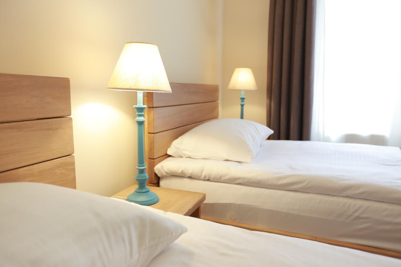 Midtown Hotel & Hostel Тбилиси Екстериор снимка